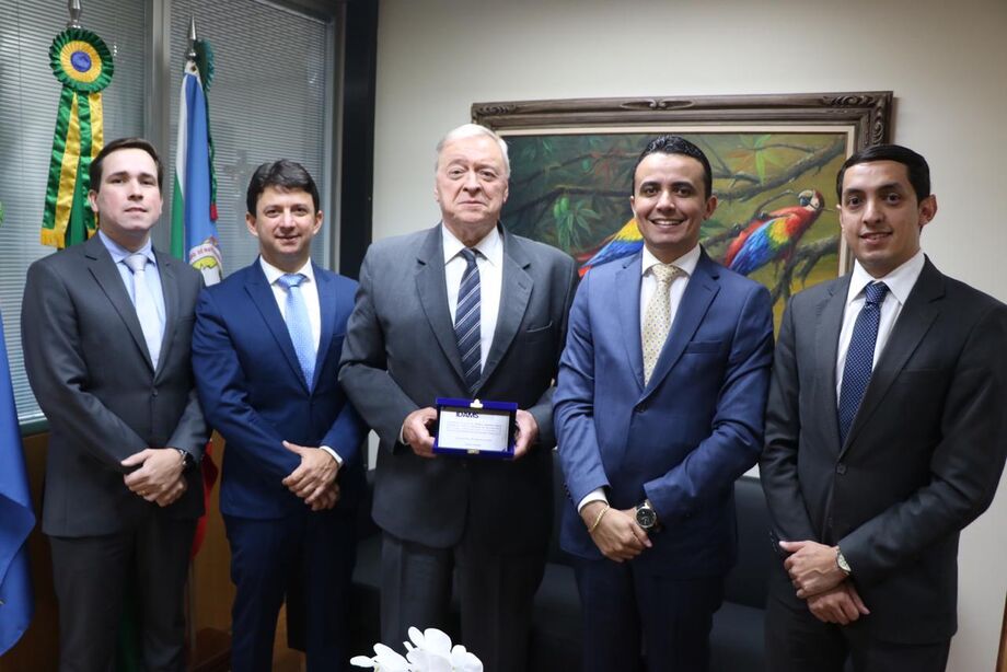 Conselheiro José Cláudio; vice-presidente Jean Phierre; Presidente do TJMS Divoncir Maran; Presidente do IDAMS João Paulo e sócio Eliton Gomes.