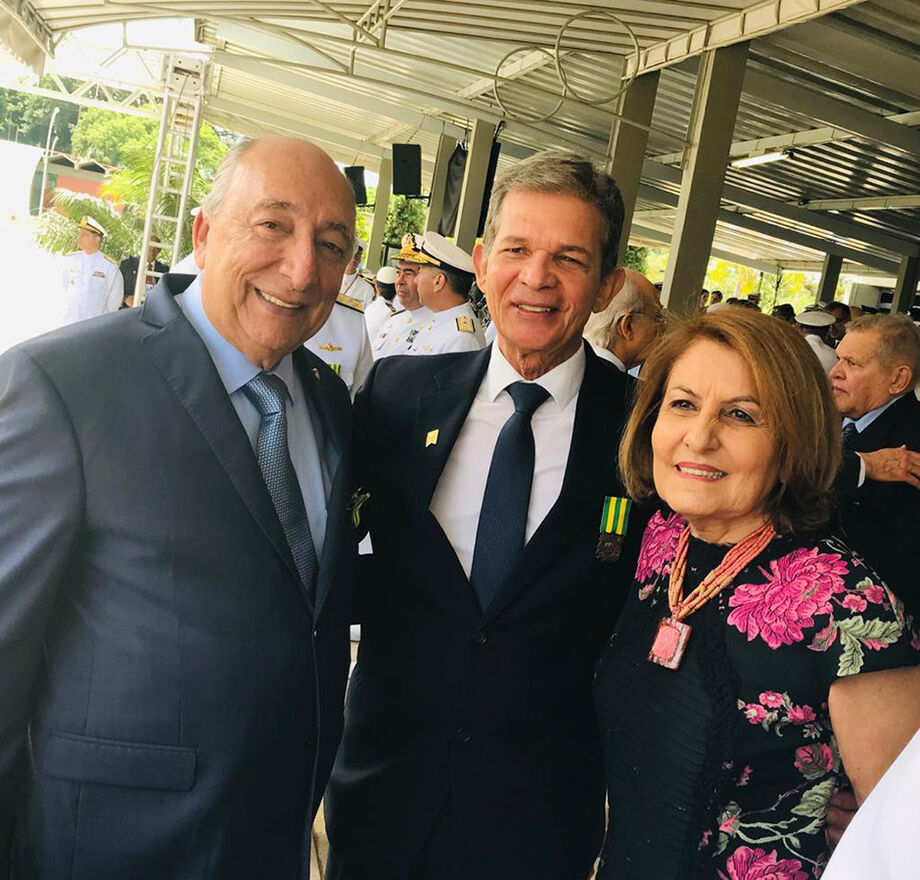 A medalha foi entregue pelo comandante da Marinha do Brasil, Almirante de Esquadra Eduardo Bacellar Leal Ferreira, e pelo ministro da Defesa, Joaquim Silva e Luna.