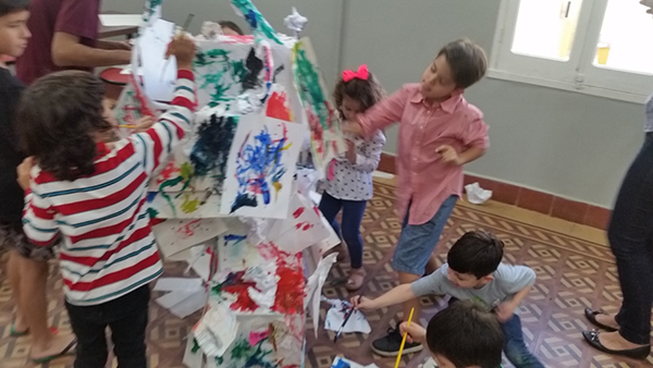 A oficina de iniciação na pintura ensinará pintura de diversos tipos de rostos com os elementos simples