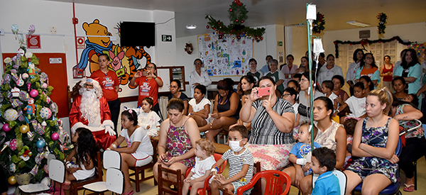 A Associação de Transportadores de Cargas Fracionadas, por exemplo, arrecadou mais de mil brinquedos para serem doados às crianças neste Natal.