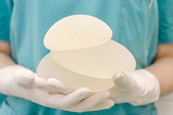 Se o produto não for trocado dentro do período recomendado, podem acontecer rupturas e vazamentos do silicone