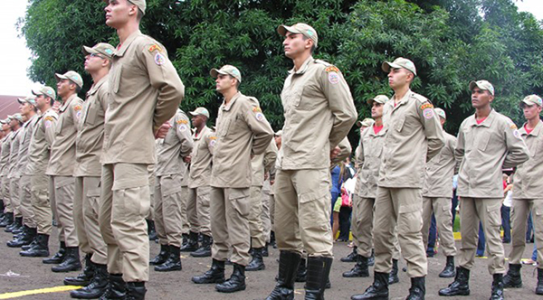 cione o guarda vidas ou o Corpo de Bombeiros Militar através do telefone de emergência “193”
