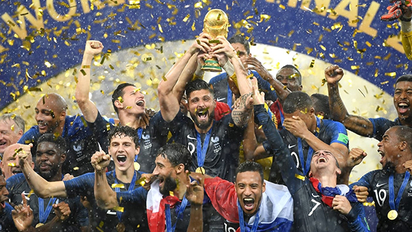 Os dirigentes decidiram dividir em partes iguais o prêmio aos jogadores que conquistaram a Copa e os investimentos destinados a fortalecer os pequenos clubes amadores espalhados pelo interior do país