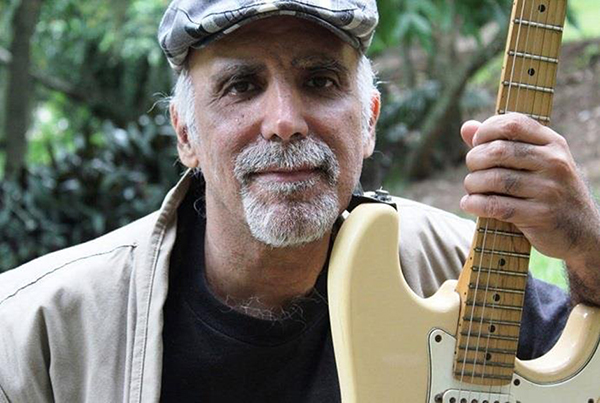 O guitarrista Guto Barros morreu, na terça-feira, 25, aos 61 anos, no Rio de Janeiro