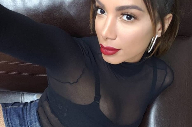 Cantora Anitta