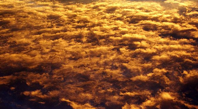 A umidade relativa do ar cai para 50% e as temperaturas variam entre mínima de 19ºC e máxima de 36ºC