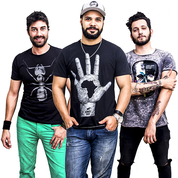A banda Xapa se dedica exclusivamente a música brasileira fazendo uma viagem pela MPB, Pop Rock, Soul Music, composições próprias e muito reggae