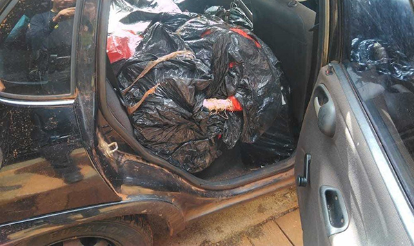 Droga foi encontrada no banco traseiro do carro em MS