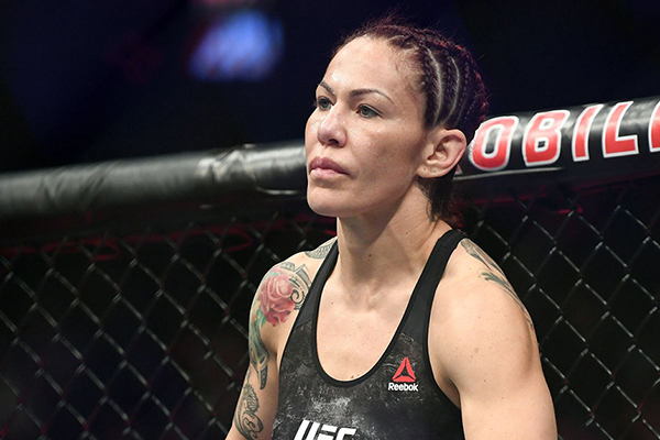A paranaense, que não sabe o que é uma derrota no MMA profissional há 13 anos, já fez três defesas de título e sua última vitória aconteceu em março deste ano