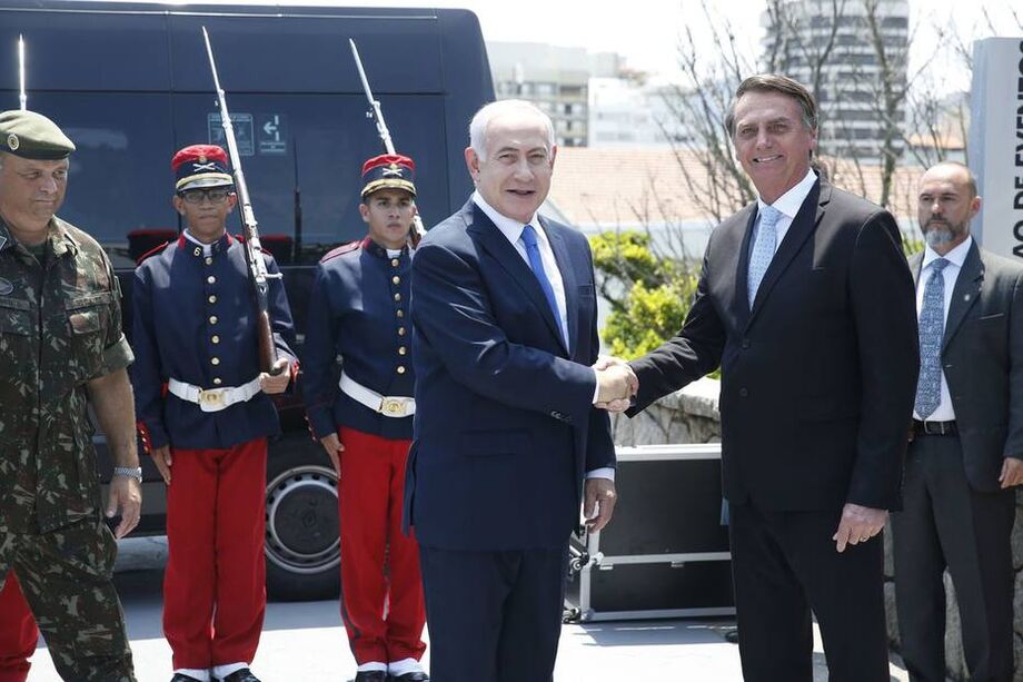 O presidente eleito Jair Bolsonaro recebe a visita do primeiro-ministro de Israel, Benjamin Netanyahu, em Copacabana. Foto
