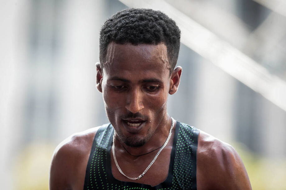Belay Bezabeh, vencedor da São Silvestre 2018, passa mal após a prova.