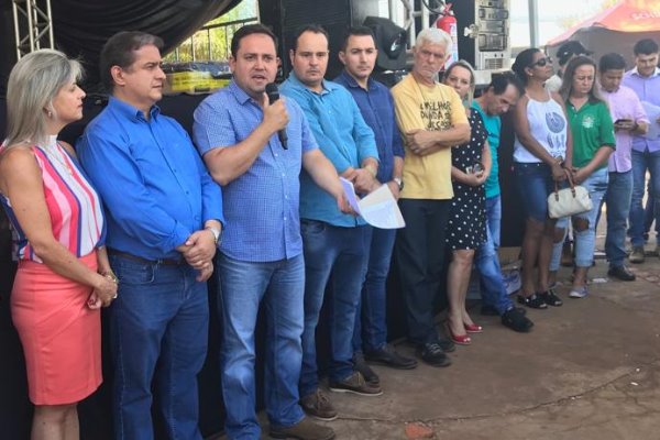 Deputado Marcio Fernandes na entrega de 55 bicicletas e um carro à Secretaria de Saúde de Sidrolândia