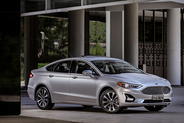 A linha Fusion 2019 é formada por três versões: Titanium 2.0 EcoBoost AWD, SEL 2.0 EcoBoost e Titanium Hybrid