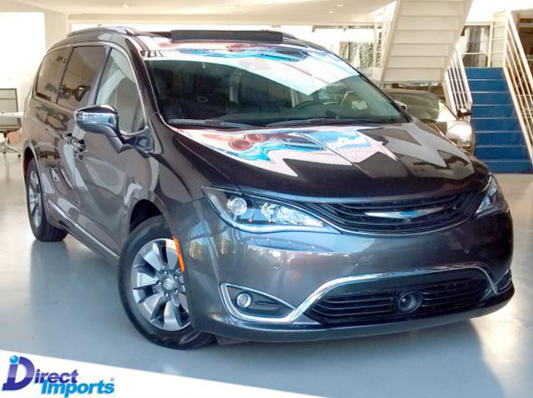 A minivan chegou ao mercado norte-americano para substituir o já conhecido Town&Country.