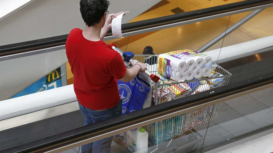 Por outro lado, a perspectiva é de passar a comprar menos, inclusive bens duráveis e aumentou o índice dos que enxergam depressão no nível de renda atual