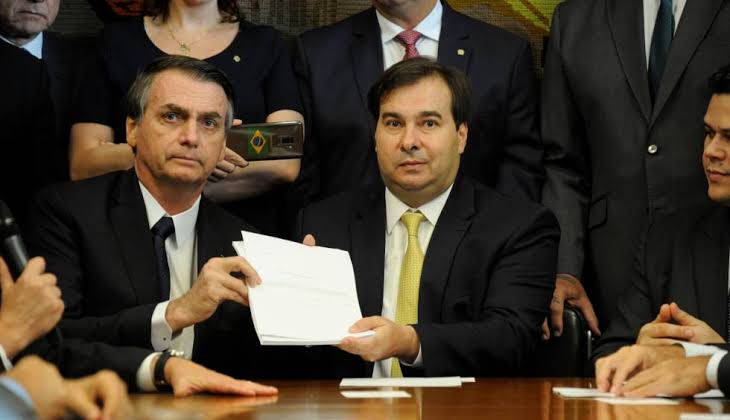 O primeiro efeito do protagonismo de Maia é a decisão de fazer a reforma passar pelas comissões novamente
