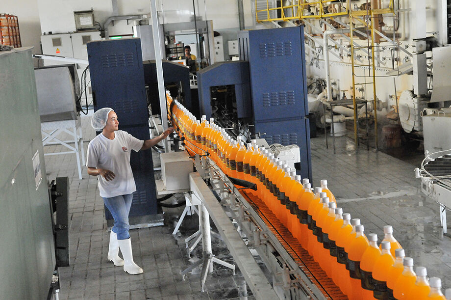 Com relação ao índice de expectativa do empresário industrial, Ezequiel Resende detalha que, em fevereiro, 52,9% das empresas responderam que esperam aumento na demanda por seus produtos nos próximos seis meses, enquanto para o mesmo período 5,7% preveem