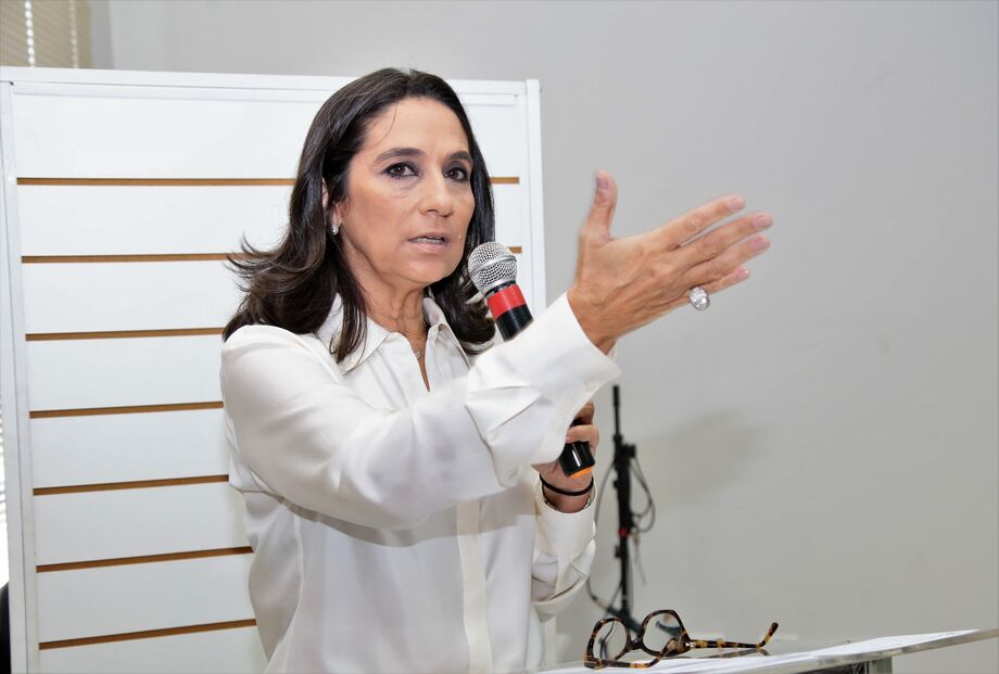 A subsecretária de Políticas para a Mulher, Carla Stephanini.