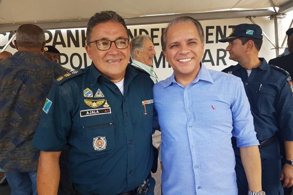 Tenente-coronel PM Mario Angelo Ajala e deputado Coronel David durante passagem de comando