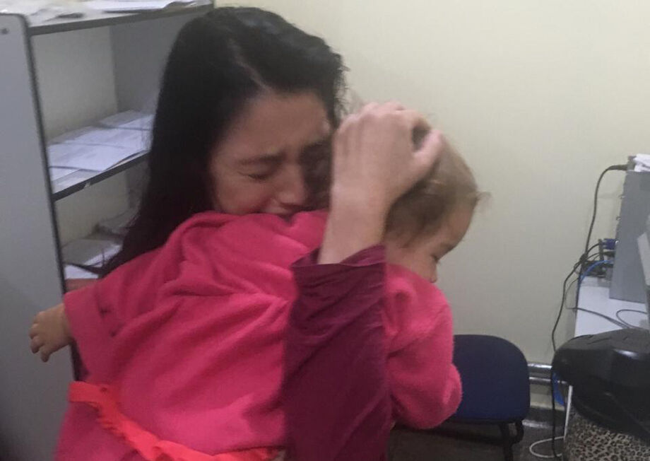 A menina estava em um vilarejo localizado na cidade de Santa Rosa e a ação cominou na entrega da criança