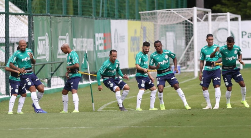 O treino desta segunda está marcado para as 9 horas. Após a atividade, a delegação do Palmeiras vai embarcar para a Colômbia. E, na terça, deve fazer o último treino de preparação no país vizinho