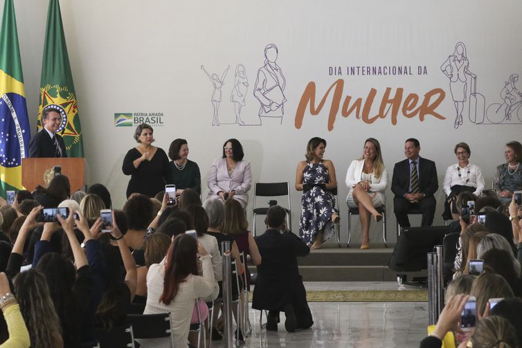 No evento, Bolsonaro afirmou que o número de ministros em seu governo “está equilibrado”, são 20 homens e duas mulheres