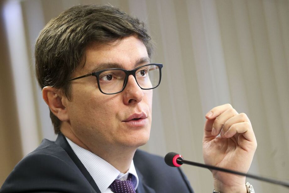Segundo ele, isso poderá levar a um processo de consolidação dos sindicatos, com o desaparecimento das entidades menos representativas