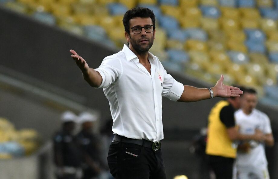 O técnico Alberto Valentim reconheceu o peso diferente do confronto, mas negou que trate-se de um jogo da afirmação para o time cruzmaltino