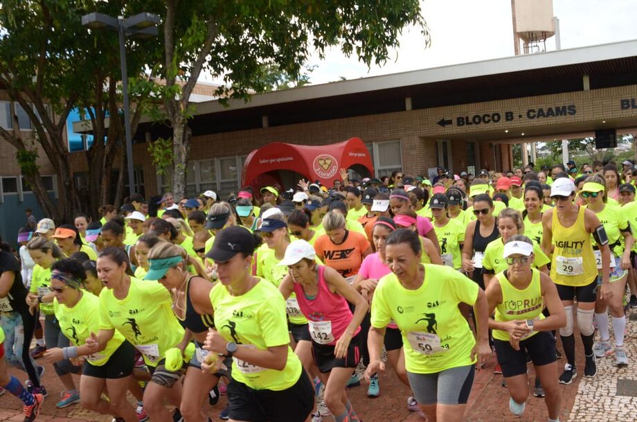 Mais de 300 mulheres participaram neste domingo em Campo Grande, da 12ª Edição da Corrida e Caminhada Feminina, em comemoração ao Dia Internacional da Mulher