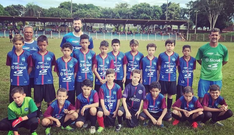 O projeto é uma seleção de jovens que já participam do Escola Pública de Futebol