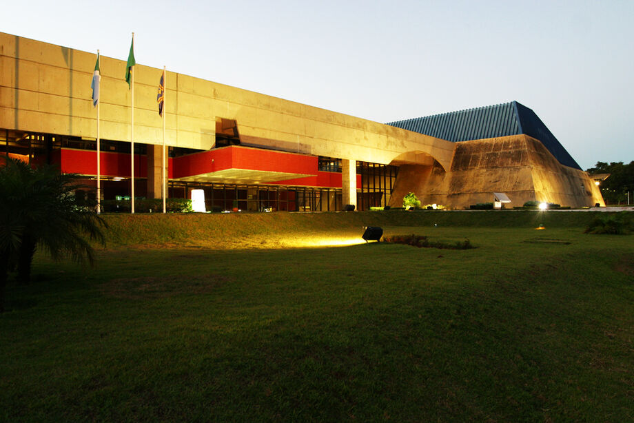 Projeto de eficiência energética foi aprovado no ano passado soma o investimento de R$ 798 mil e possibilitou a substituição de luminárias, lâmpadas, reatores e centrais de ar condicionado com baixo rendimento