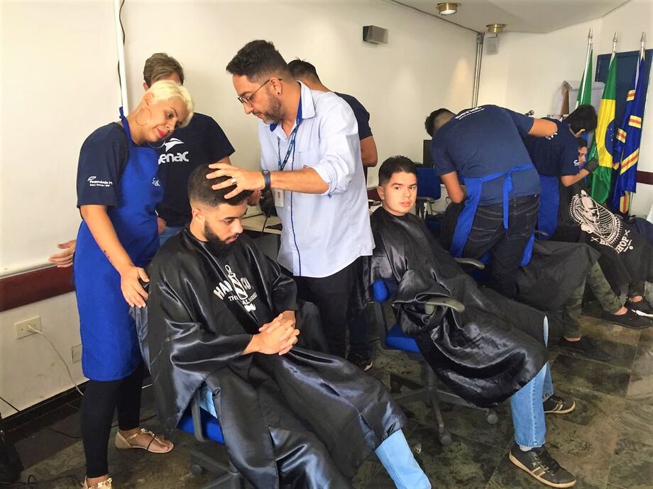 Os serviços de beleza destinados ao público masculino ganham destaque, especialmente no que se refere à barba e ao cabelo, já demonstrando um potencial de consumo semelhante ao das mulheres