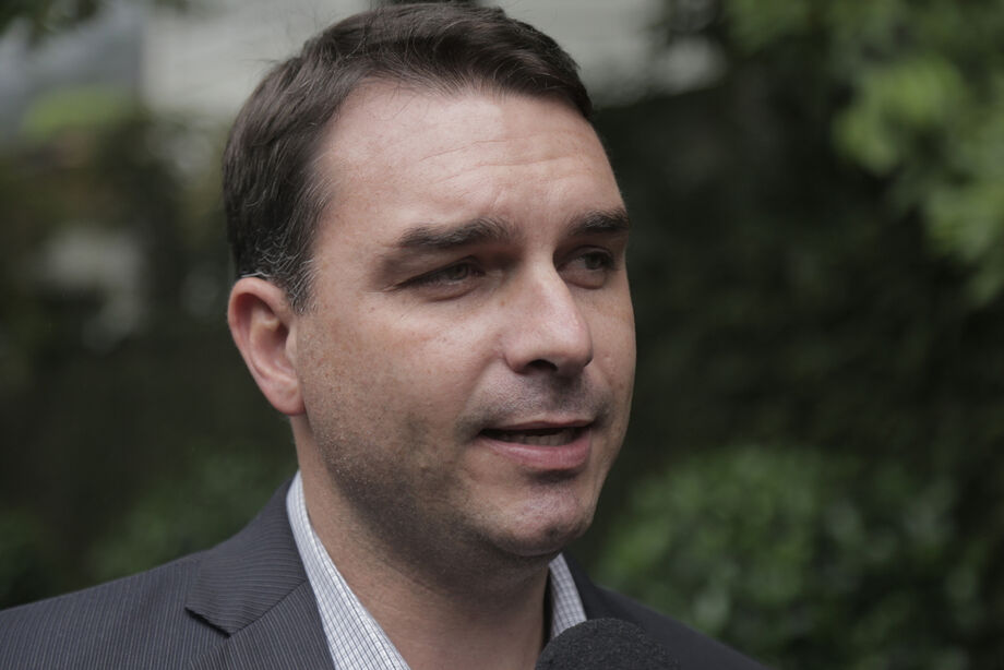 Em janeiro, o presidente assinou um decreto que altera regras para facilitar a posse de armas - a possibilidade de o cidadão guardar o equipamento na residência ou no estabelecimento comercial de que seja dono