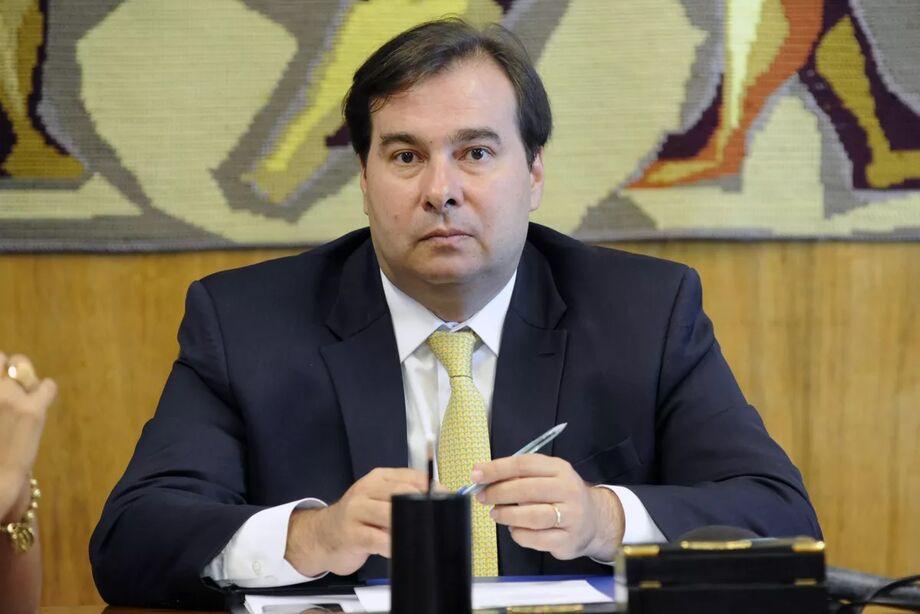 O presidente da Câmara, Rodrigo Maia, recebe hoje (16), os chefes dos três Poderes em um encontro na residência oficial da Casa