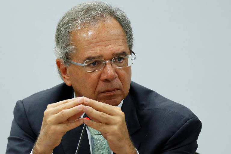 Além das privatizações, Guedes disse que outra forma de “emagrecer” o estado é não repondo pessoal que se aposentar
