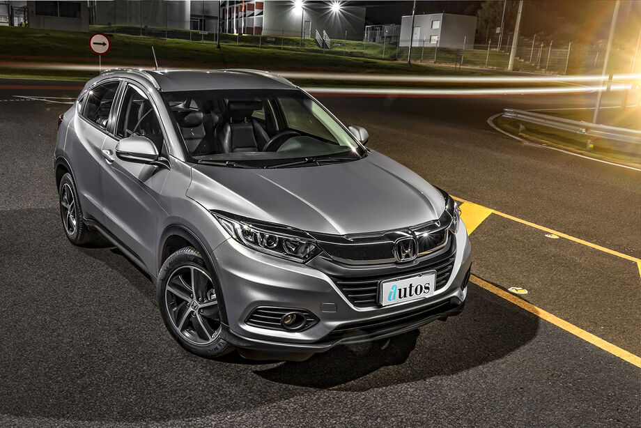 Linhas do HR-V permanecem atuais. Há recortes em toda a extensão da carroceria e o aspecto parrudo dá impressão de força