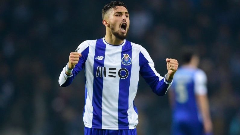 Alex Telles chega para uma posição para a qual Tite já havia convocado Alex Sandro, deixando de fora Marcelo, que chegou a ser titular absoluto com ele, mas perdeu espaço em função da má fase que vive no Real Madrid