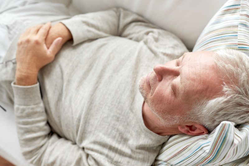 Segundo o neurologista e membro titular da Academia Brasileira de Neurologia, Dr. Marcílio Delmondes Gomes, a maioria dos idosos sentem dificuldades em dormir devido a alguns hábitos que costumam ter durante o dia