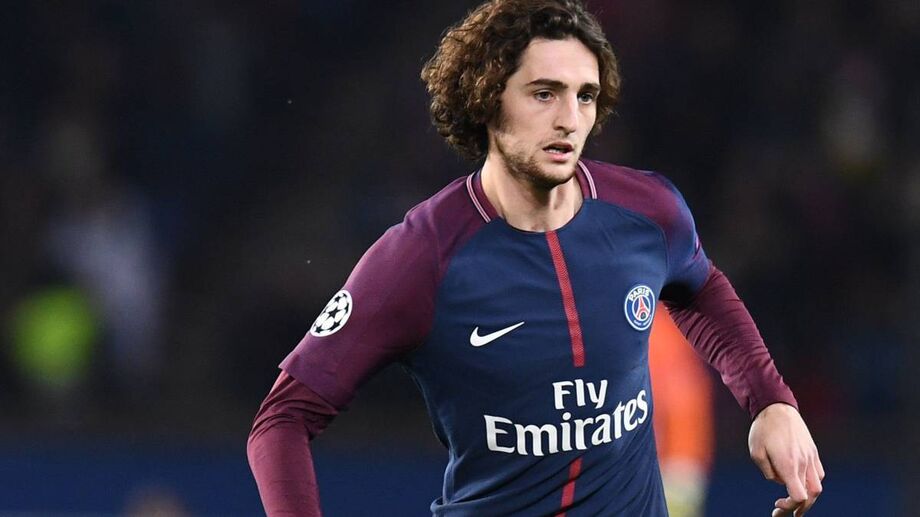 Faltando uma semana para o fim da medida, que acaba no dia 27, Verónique também afirma que o jogador francês de 23 anos está sofrendo com a situação
