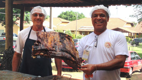 O almoço beneficente será servido no salão de festas do Cotolengo ao valor de R$ 30 antecipado e R$ 35 por pessoa no dia, sendo livre para crianças de até seis anos