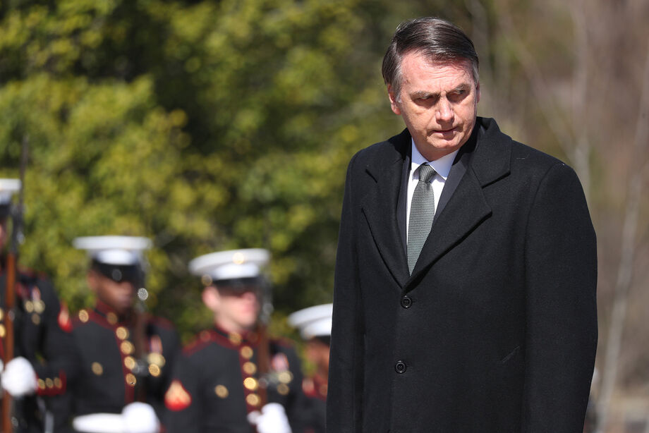 Na política tradicional existe reações ainda por parte de alguns da classe política, mas acredito que a maioria não esteja contaminado pela velha política e nós precisamos fazer as reformas, declarou Bolsonaro