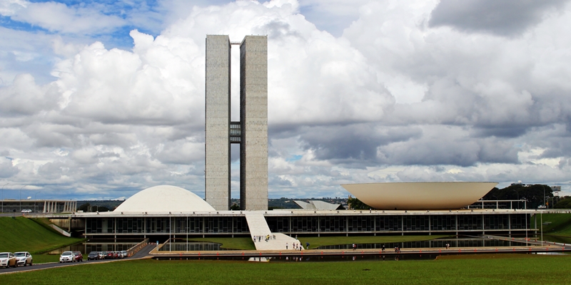 O ministro da Casa Civil, Onyx Lorenzoni, até tentou organizar um encontro entre os dois neste domingo, 24, mas Maia disse ao Estadão/Broadcast que prefere esperar
