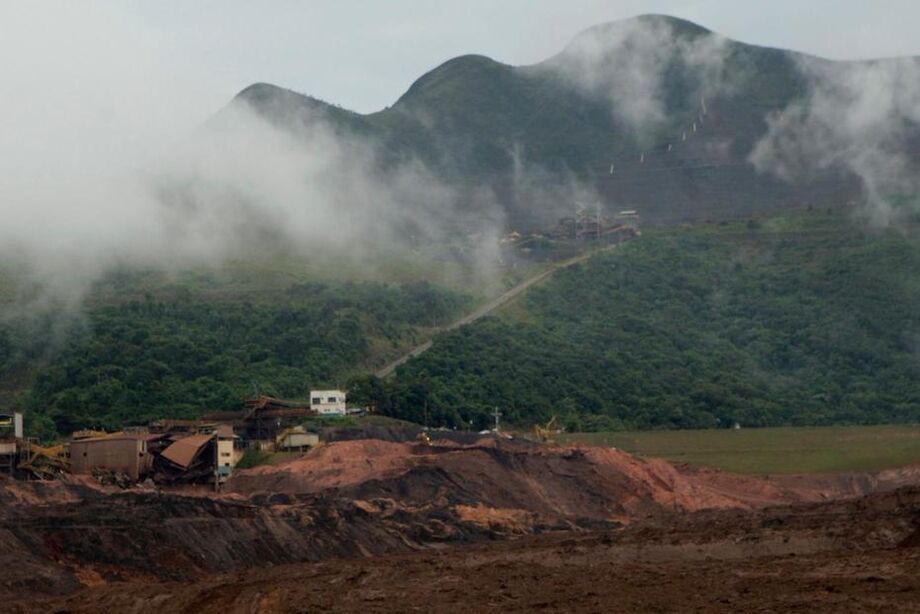 Com o aumento contínuo da parcela de produção a seco, de 45% em 2014 para 60% em 2018 e 70% em 2023, tendem a ser reduzidos concomitantemente os investimentos em novas barragens e alteamentos.