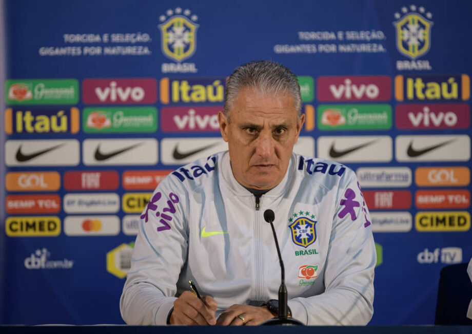 Tite definirá a equipe nesta segunda-feira, depois do treinamento na Eden Arena. A partida contra os checos terá início às 16h45 (de Brasília)