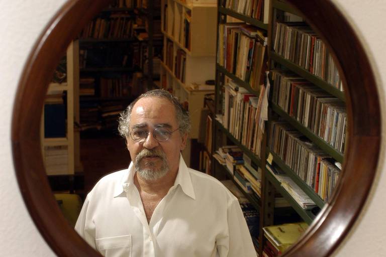 E, quando incitado a apontar um vício literário que considerava abominável, o escritor foi taxativo: Querer passar uma mensagem ao escrever ficção ou achar que só o 'conteúdo' importa. E o vício da literatice