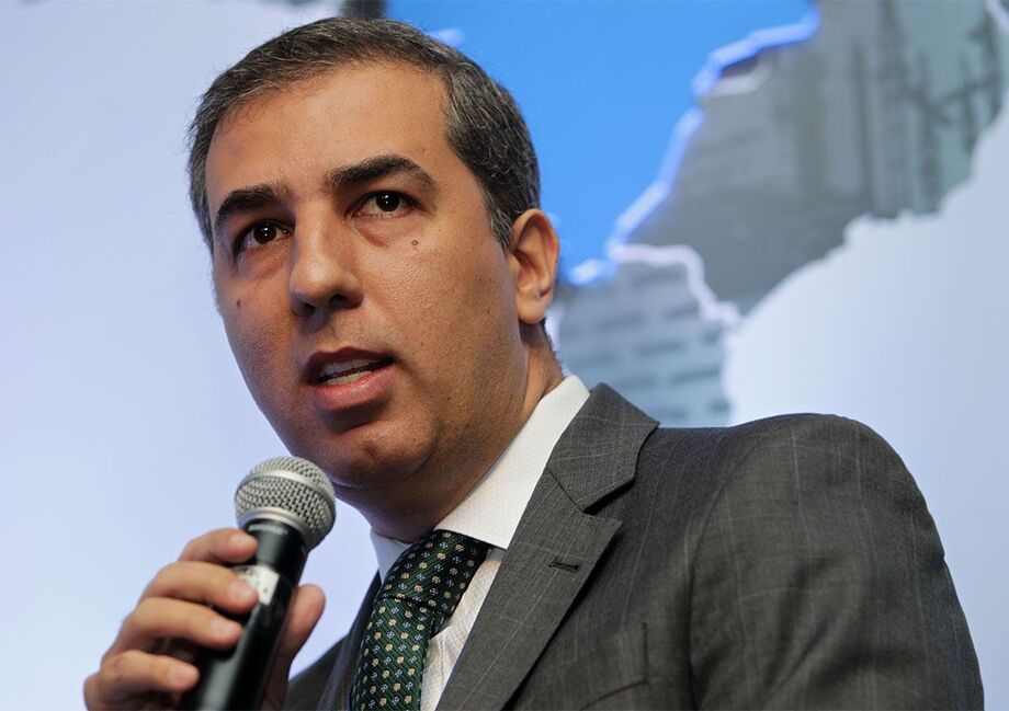 Segundo a investigação, Luiz Alberto de Oliveira era o responsável por agendar reuniões entre Carlos Eduardo e José Eliton para liberação de recursos da SSP/GO à Saneago