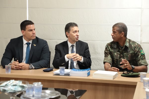 Eles conheceram alguns dos setores que foi reestruturado e ouviu quem estava por lá