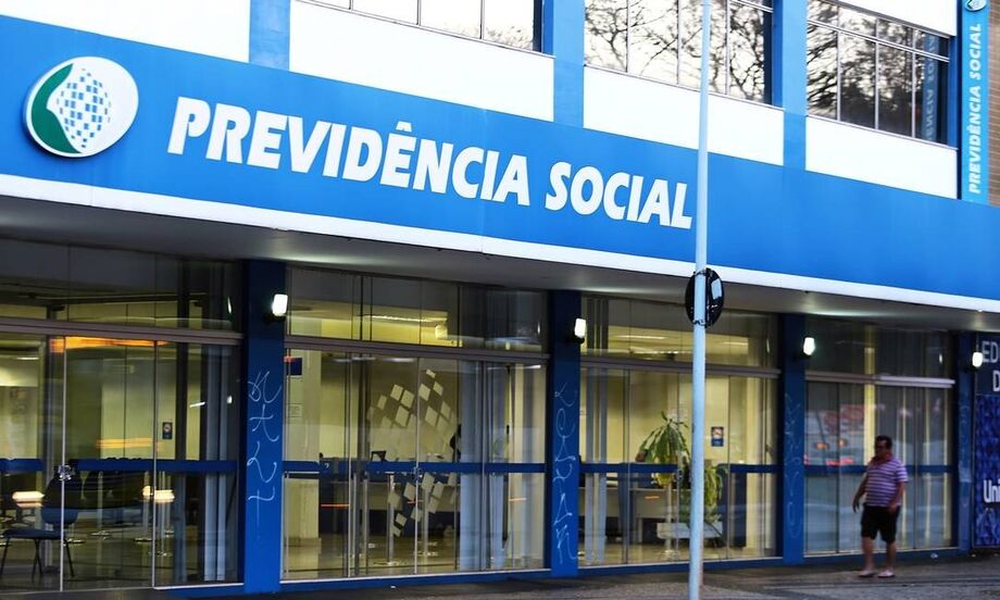 Em setembro do ano passado, o governo resolveu reabrir o período, por mais seis meses, para que os servidores públicos pudessem optar pelo regime, com data final encerrada ontem