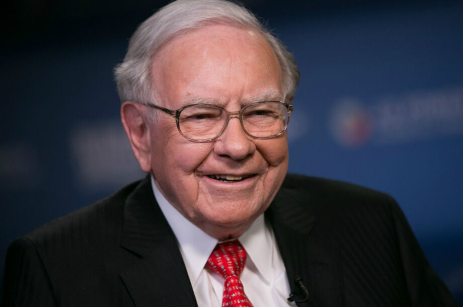 No evento, Buffett comentou que é difícil prever se os negócios revelados pela Apple no início da semana - um cartão de crédito e serviços de notícias, games e conteúdo audiovisual - darão certo