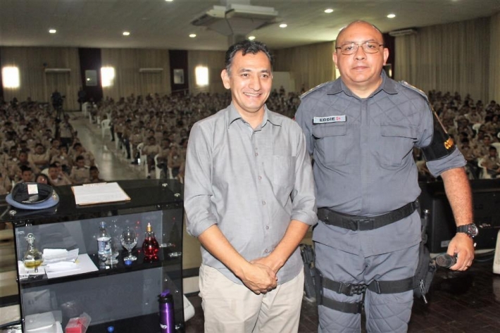 Coronel Eddie César de Souza Cordeiro à direita